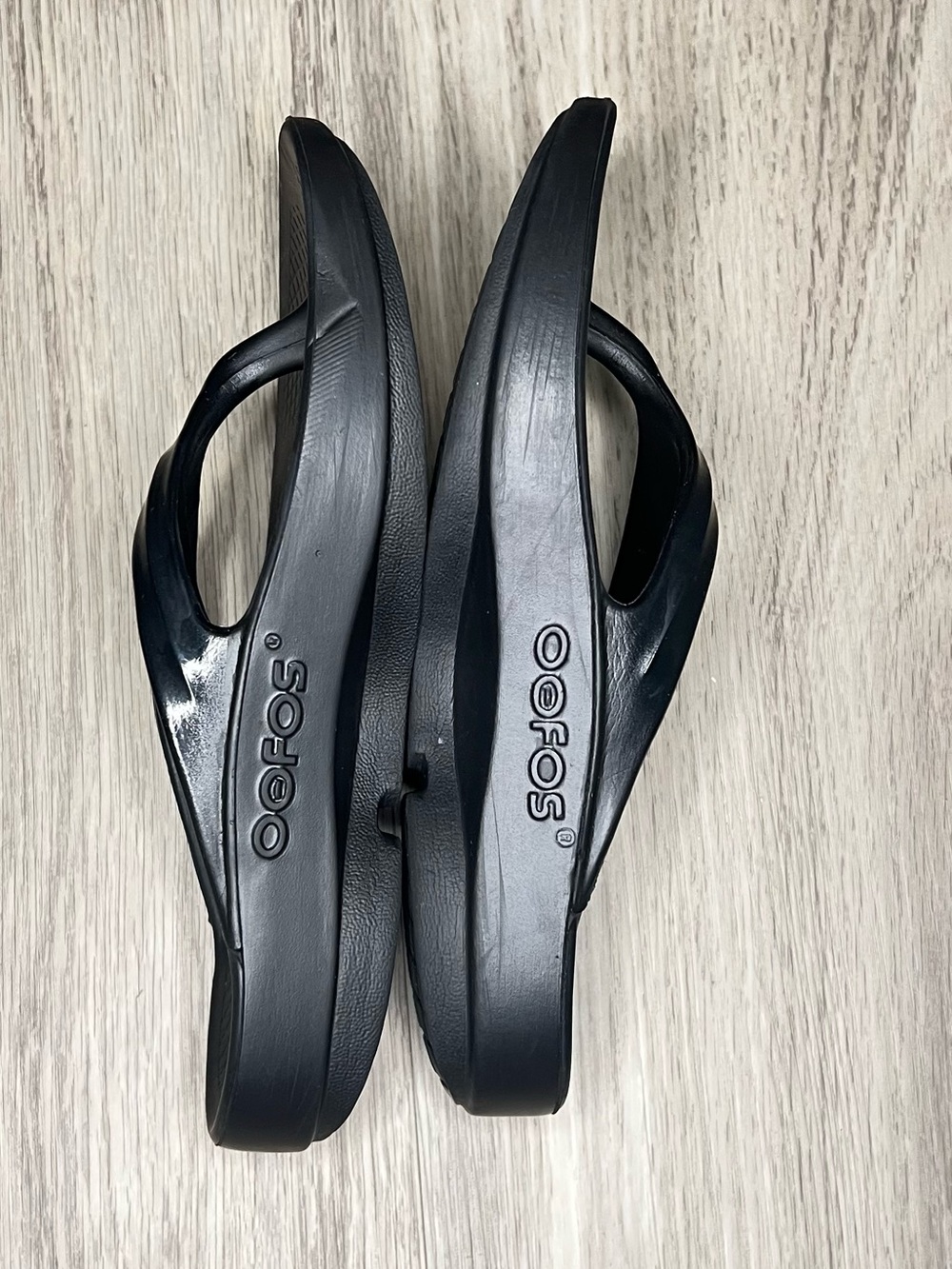 Oofos Women’s Recovery Sandals Flip Flops Size 5 Black Shiny Thong - Picture 7 of 8